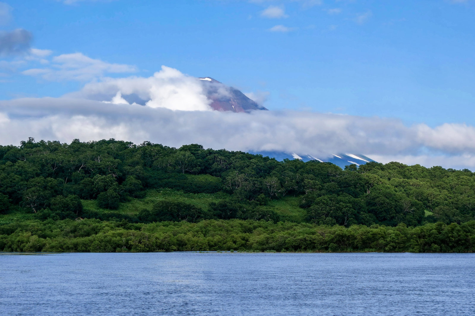 Kurilskoye Lake (Курильское Озеро)